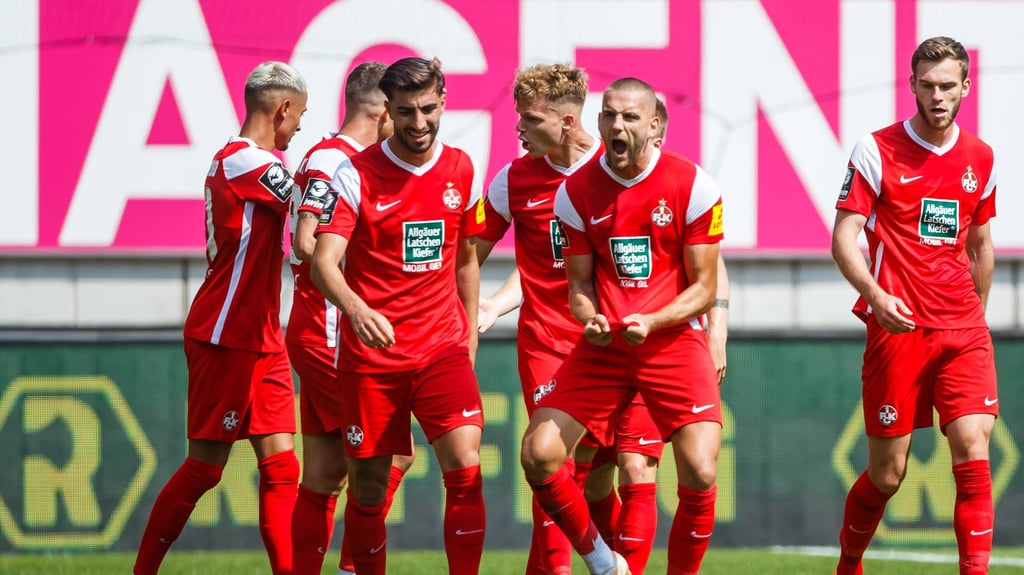 Endlich darf gejubelt werden: Der 1. FC gewinnt sein Heimspiel gegen 1860 München.