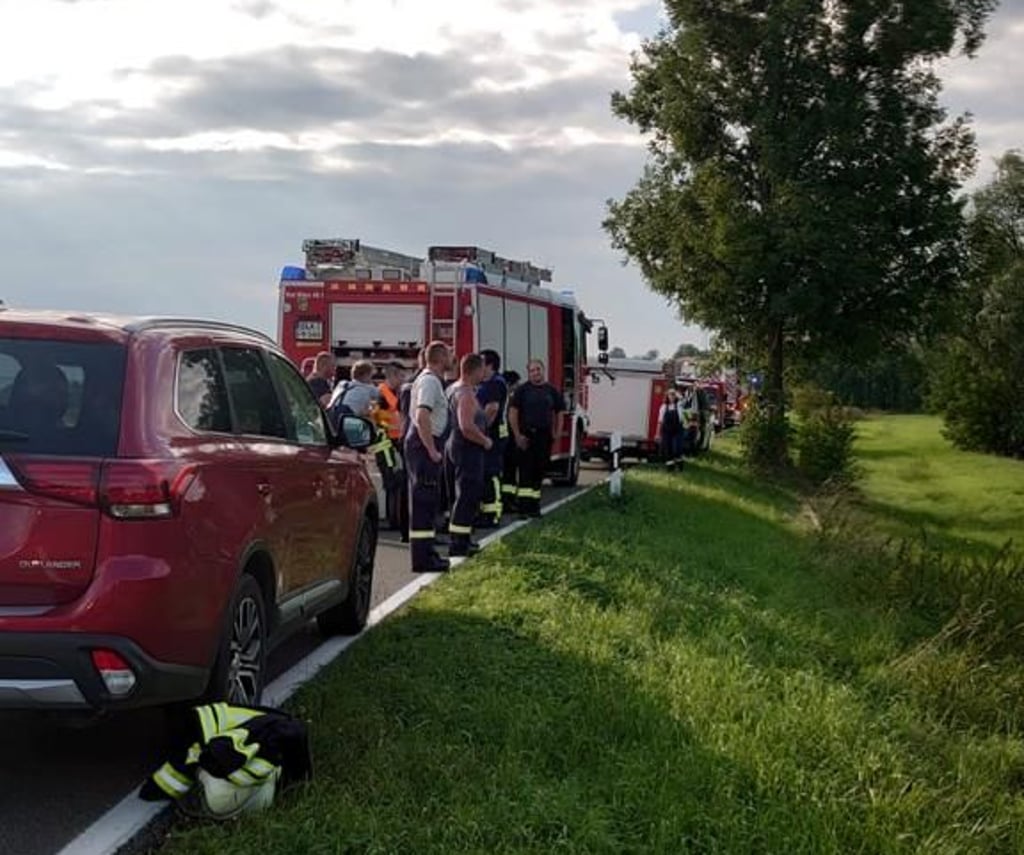 Rund 50 Einsatzkräfte von Feuerwehr und Polizei waren vor Ort.
