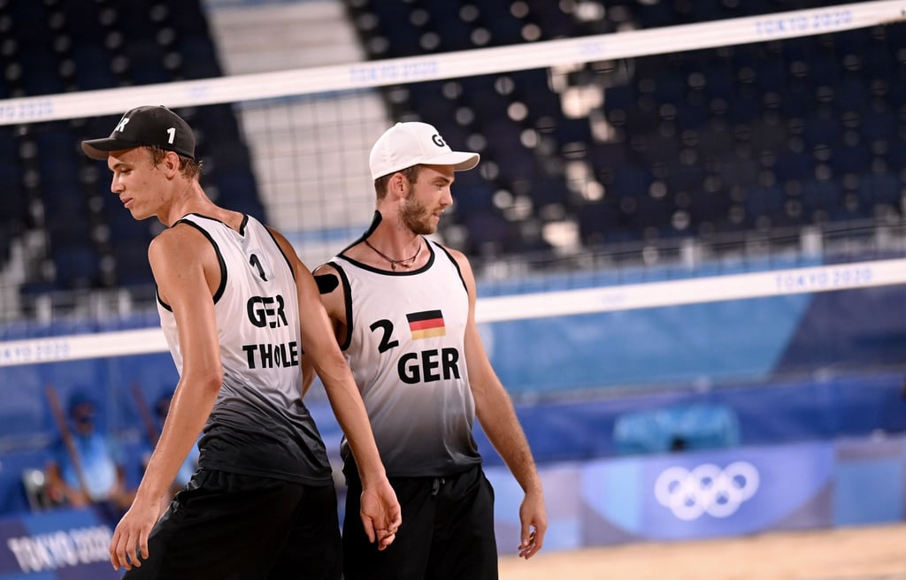 Julius Thole (l) und Clemens Wickler reagieren.