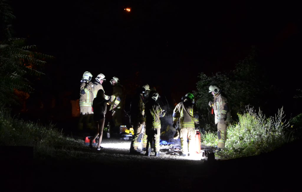 Das Lagerfeuer war schnell von den Kamerden der Staßfurter Feuerwehr gelöscht.