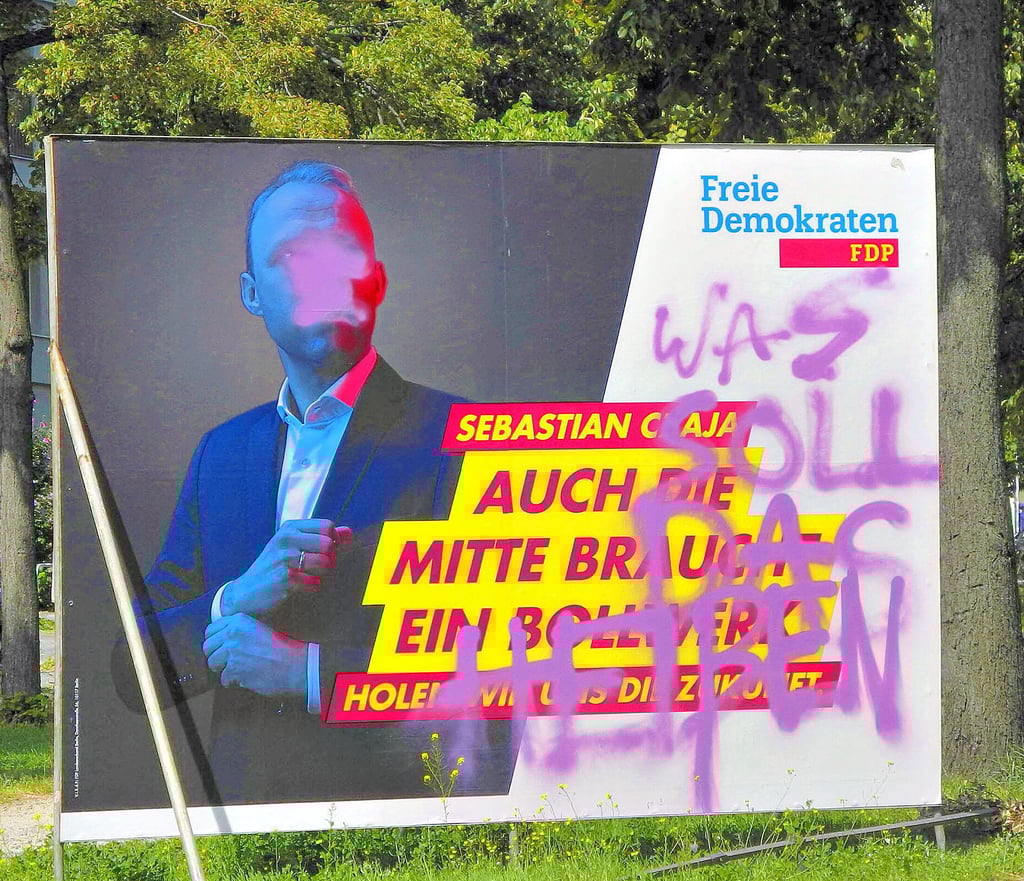 Beschmiert, zerstört: Die Polizei registriert zumehmend Straftaten gegen Politiker, auch im Wahlkampf.