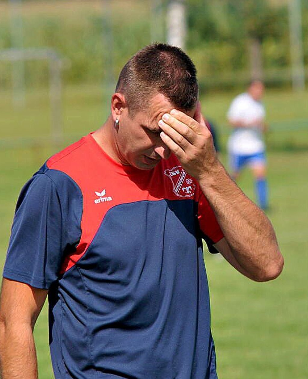ESV-Coach Thomas Kitzing ist nach dem 0:3-Rückstand fassungslos.