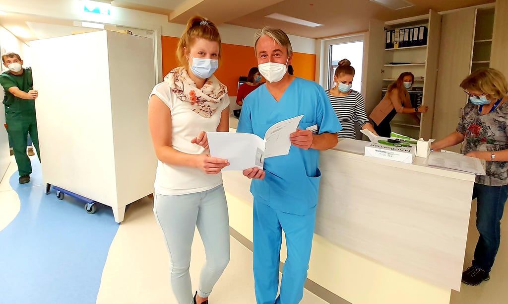 Behalten beim Umzug der Kinderklinik den Überblick: Stationsleiterin Lisa Reichelt und Chefarzt Dr. Henning Böhme. Mit ihren Mitarbeitern bereiten sie alles für die Eröffnung des neuen Kinderzentrums in der Ilsenburger Straße vor.