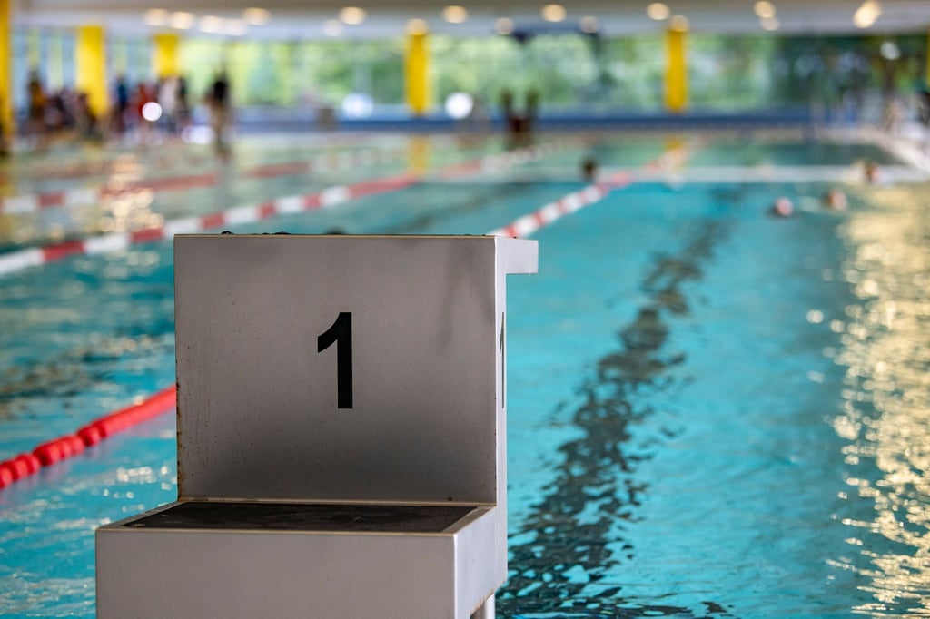 Das Schwimmbecken des Stadtbades Märkisches Viertel.