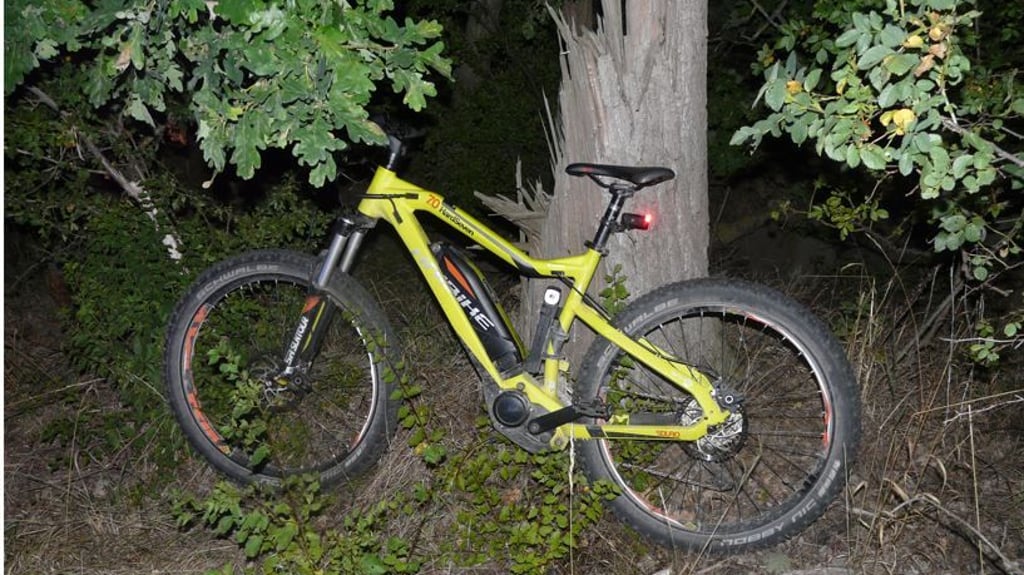 Nach bisherigem Ermittlungsstand befand sich der 41-Jährige mit seinem E-Bike auf der Keindorfer Straße, zwischen den Ortslagen Etingen und Piplockenburg.