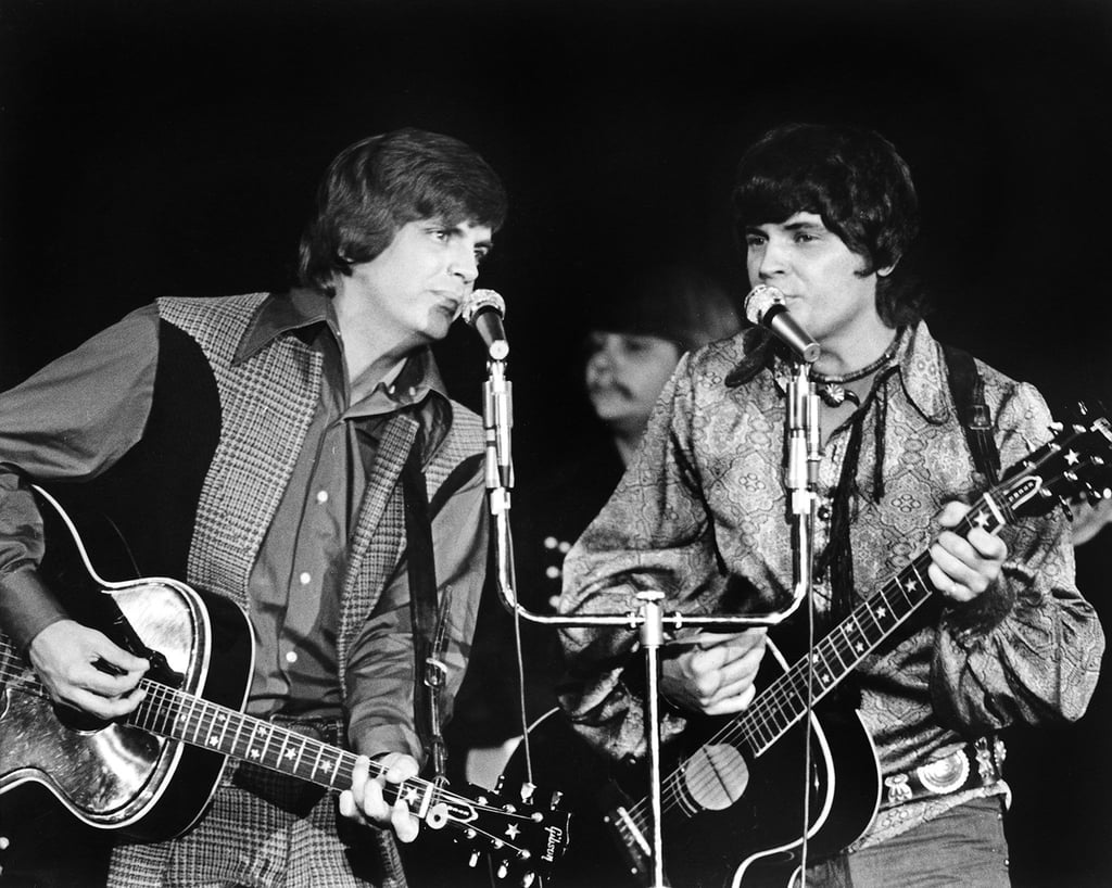 Die Everly Brothers, Phil Everly (l) und Bruder Don (r) im Dezember 1970 in Las Vegas.