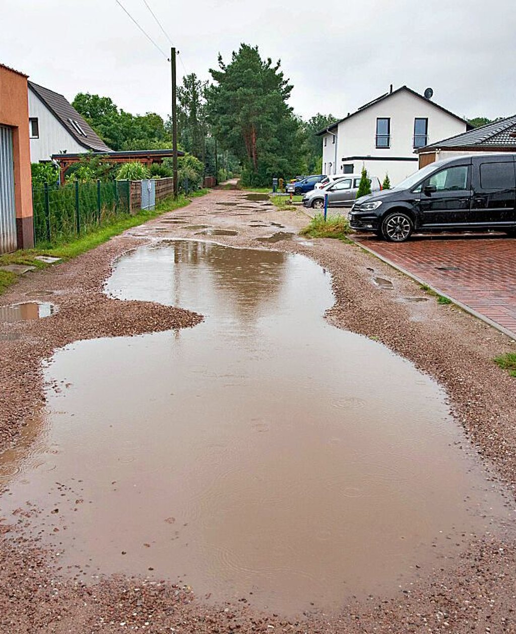 Es blieb bei Pfützen, doch große Überschwemmungen wie in anderen Teilen Sachsen-Anhalts blieben aus.