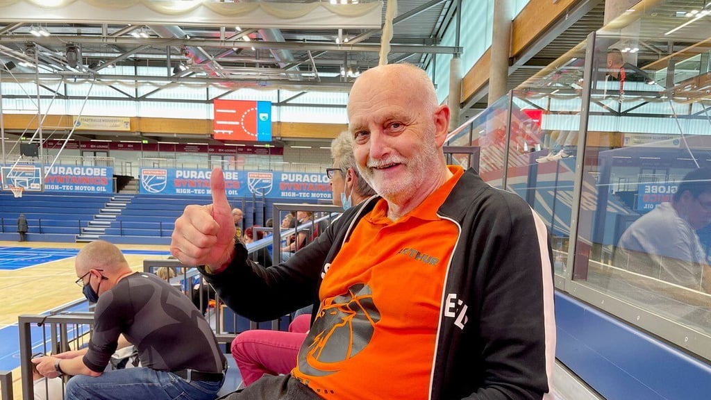 „Das Rudel“-Gründer Arthur Wolff genießt das erste öffentliche Training des MBC in der Stadthalle Weißenfels.