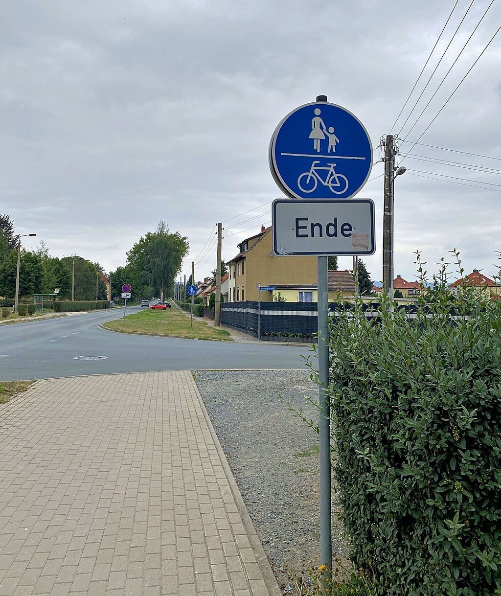 In der Sargstedter Siedlung sollen die Arbeiten zur Umsetzung des Bürgerentscheids zur Sanierung des Rad- und Gehwegenetzes in Halberstadt beginnen.