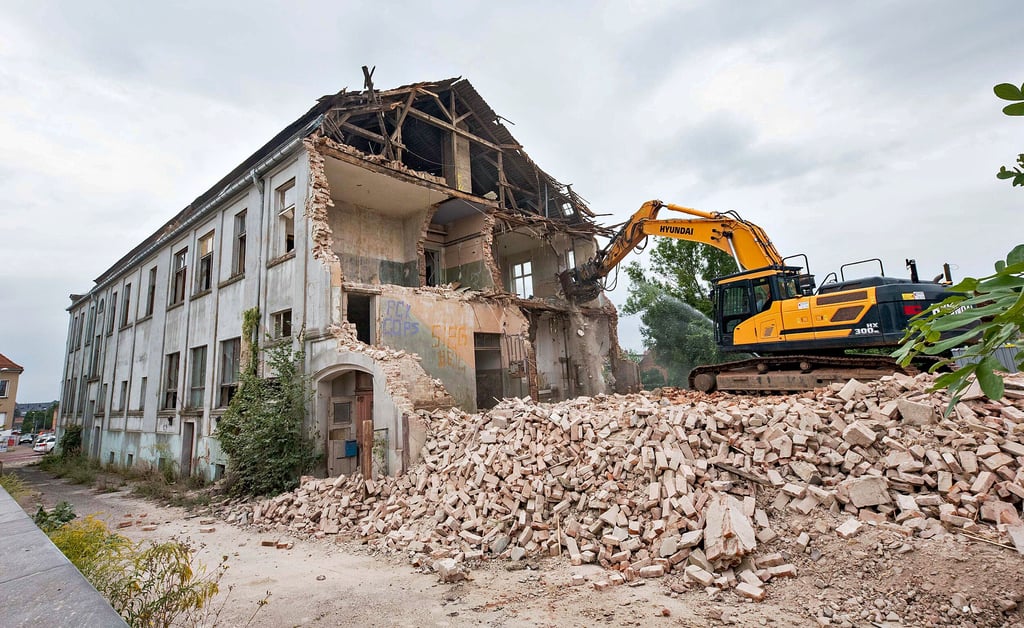 Die Abrissarbeiten laufen.