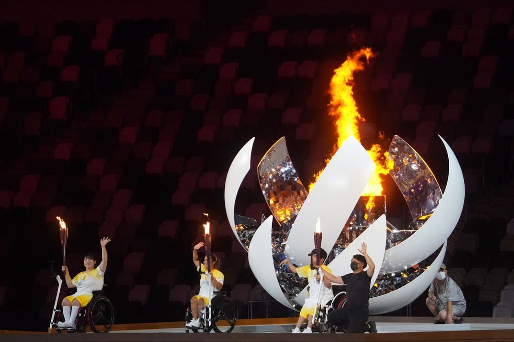 Die Spiele können beginnen: Das paralympische Feuer in Tokio brennt.