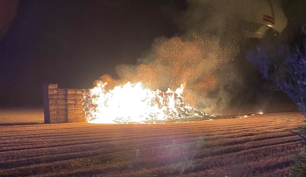 Ein Strohdiemen brannte vor wenigen Tagen auch an der L85 zwischen Trebnitz und Zweihausen bei Könnern.