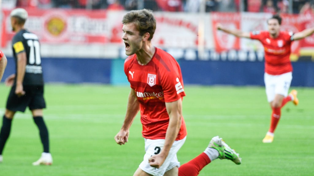 Tom Zimmerschieds Premieren-Tor brachte dem Halleschen FC drei Punkte gegen den 1. FC Kaiserslautern.