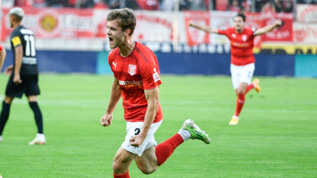 Tom Zimmerschieds Premieren-Tor brachte dem Halleschen FC drei Punkte gegen den 1. FC Kaiserslautern.