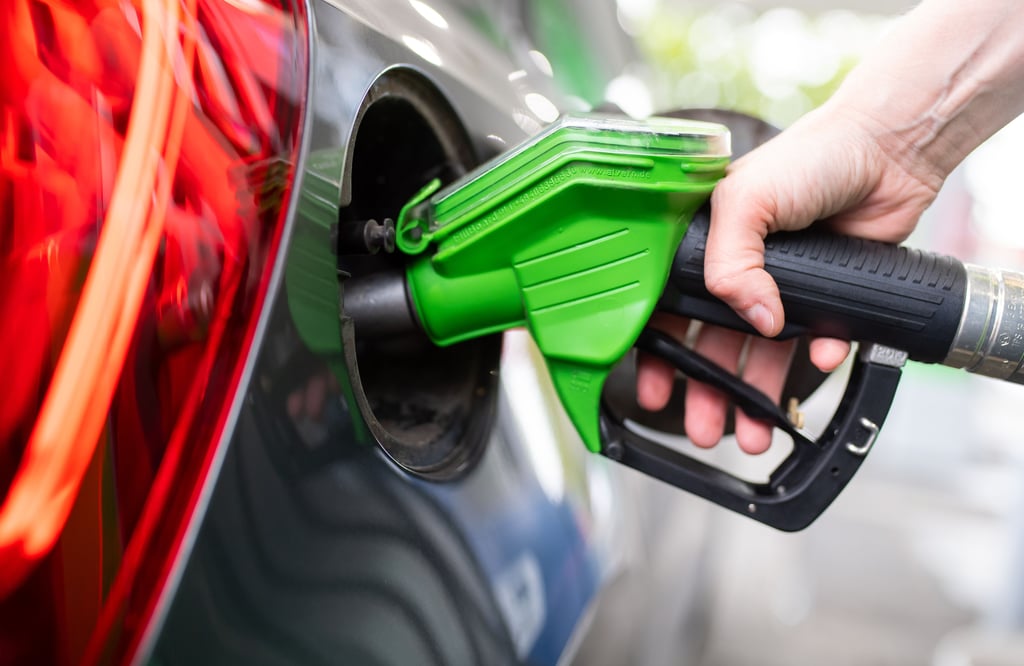 Der Umweg zu einer billigeren Tankstelle lohnt sich oft nicht.