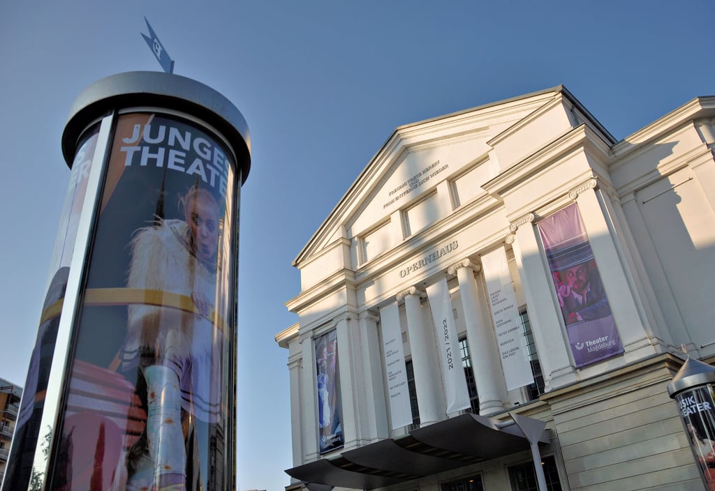 Am Opernhaus des Theaters Magdeburg hat die Kasse ab heute für Zuschauer, die keine Ermäßigungs-Card haben, geöffnet. Gekauft werden können hier derzeit die Eintrittskarten für Aufführungen im September.