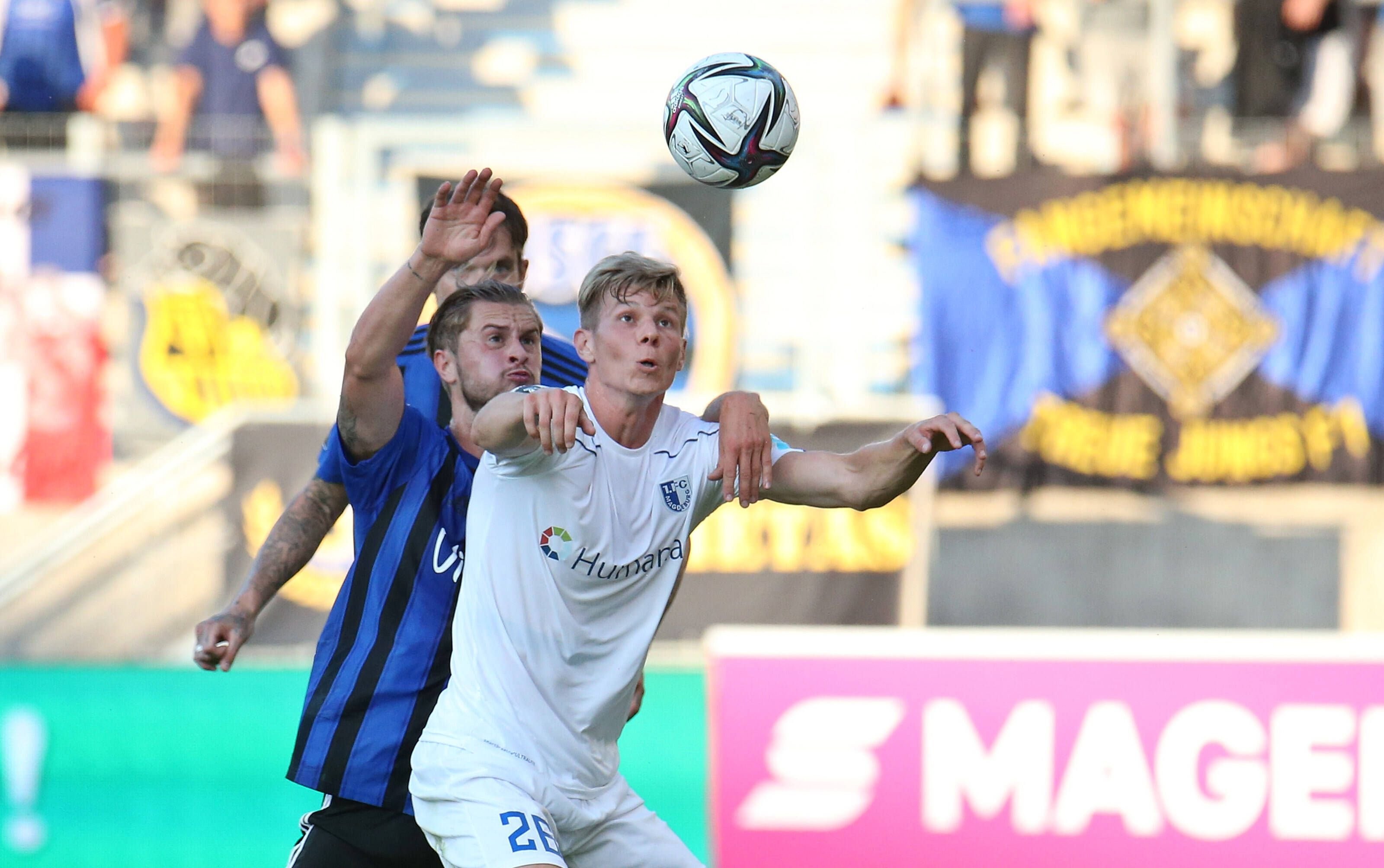 Jan-Luca Schuler im Duell mit Nick Galle.