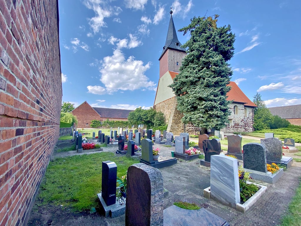 Der Friedhof in Sollnitz ist ein gepflegter, schöner Ort. Aber Schulden haben sich aufgetürmt. Nun wird nach einer Lösung gesucht.