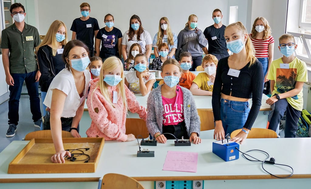 Die Schüler der Schülerfirma Auxxilium helfen bei der Organisation des Sommercampus des Francisceums in Zerbst. In diesem Raum wird experimentiert.