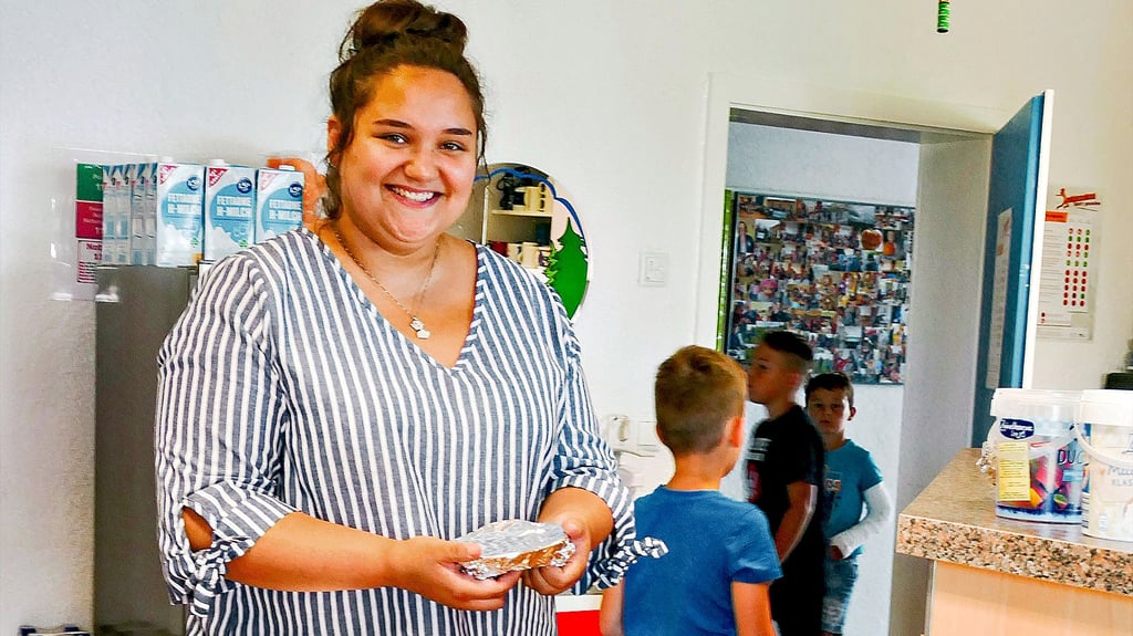 Der letzte Tag für Ferienpraktikantin Emma Stallbaum im Jugendclub Zuflucht in Elster. Emma weiß mittlerweile ganz genau, was ihre Schützlinge mögen.