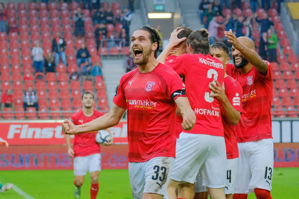 Jonas Nietfeld ist Kapitän einer intakten Mannschaft beim Halleschen FC.