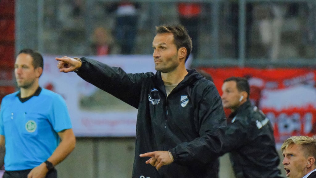 Guerino Capretti, Trainer beim SC Verl, war nach Abpfiff in Halle komplett bedient.