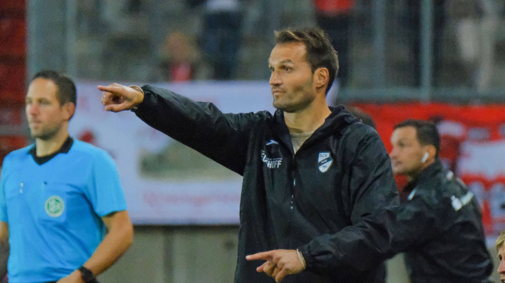 Guerino Capretti, Trainer beim SC Verl, war nach Abpfiff in Halle komplett bedient.