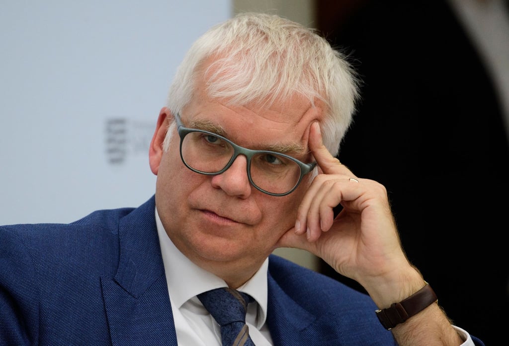 Hartmut Vorjohann (CDU) bei einer Pressekonferenz.