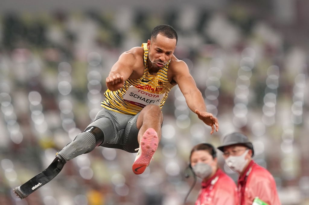 Leon Schäfer springt in Tokio zur Silbermedaille.
