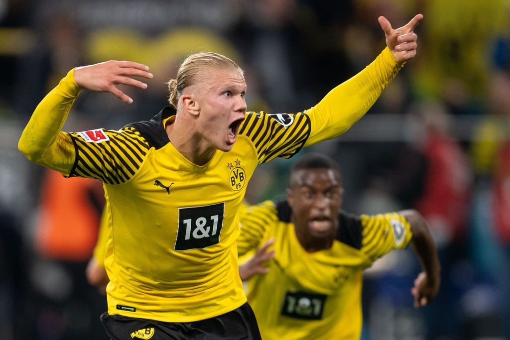 Dortmunds Torschütze Erling Haaland jubelt nach seinem Last-Minute-Treffer zum 3:2-Endstand.