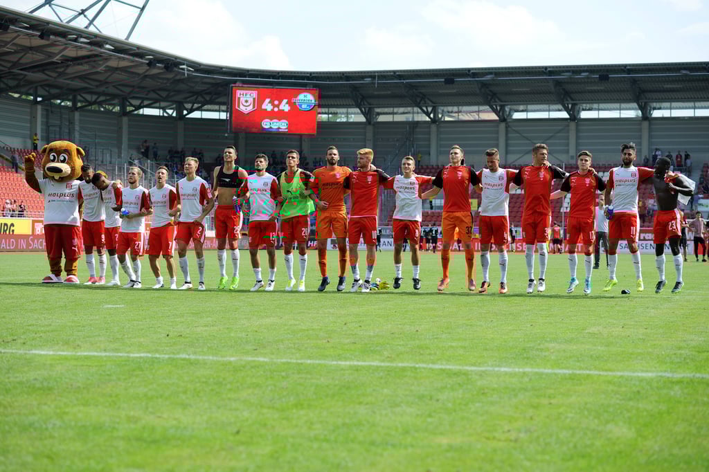 Schon im Juli 2017 spielte Halle 4:4 im eigenen Stadion, damals gegen den SC Paderborn.