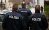 In Magdeburg hat die Polizei zwei betrunkene Eltern gestoppt, die mit ihrem Kind unterwegs waren (Symbolbild).