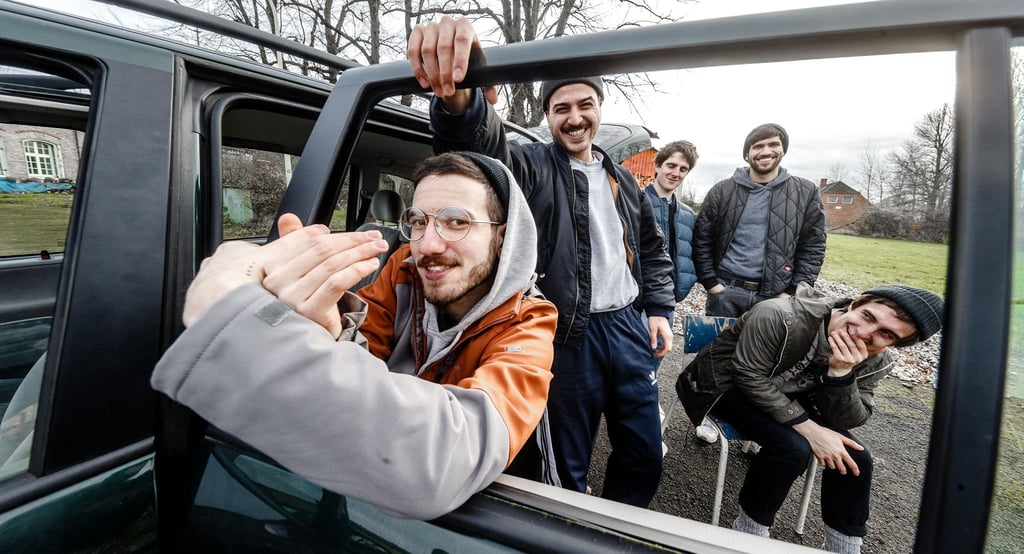 Die Indie-Rock-Band Leoniden hat es an die Spitze der Charts geschafft.