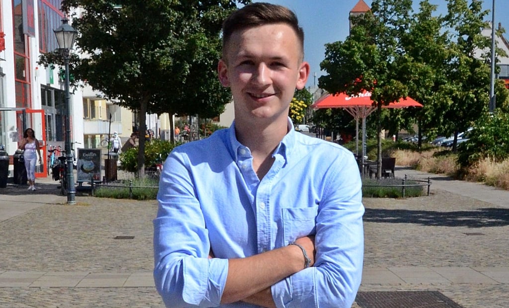 Bennet Rietdorf ist in Zerbst aufgewachsen und zur Schule gegangen. Der 20-Jährige studiert derzeit an der Universität in Erfurt internationale Beziehungen und Management im zweiten Semester, legte zuvor am Zerbster Francisceum sein Abitur ab und engagiert sich seit vielen Jahren in verschiedenen Projekten ehrenamtlich.