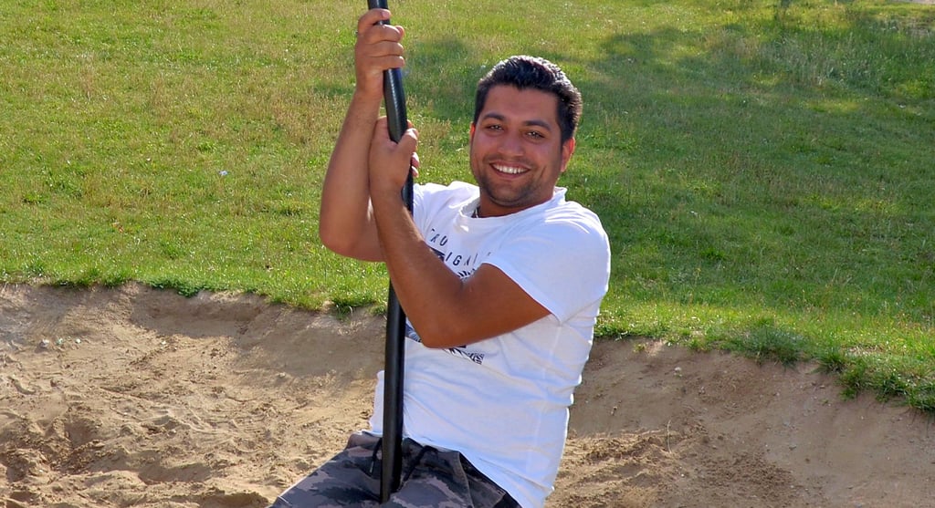 So leicht und beschwingt wie Khaled Najari auf einem Spielplatz im Stadtseegebiet von Stendal schaukelt, ist für ihn die Suche nach einer Ausbildung leider nicht.
