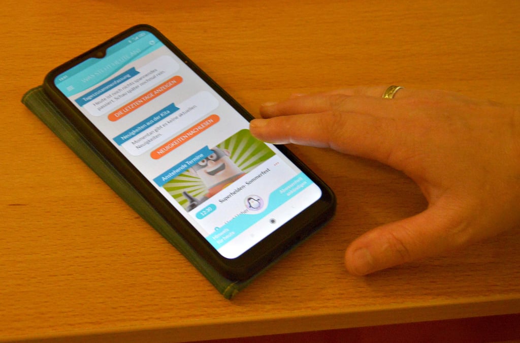 Über die App ?Care? können Kitas und Horte Eltern über Veranstaltungen informieren und miteiander in Kontakt treten.