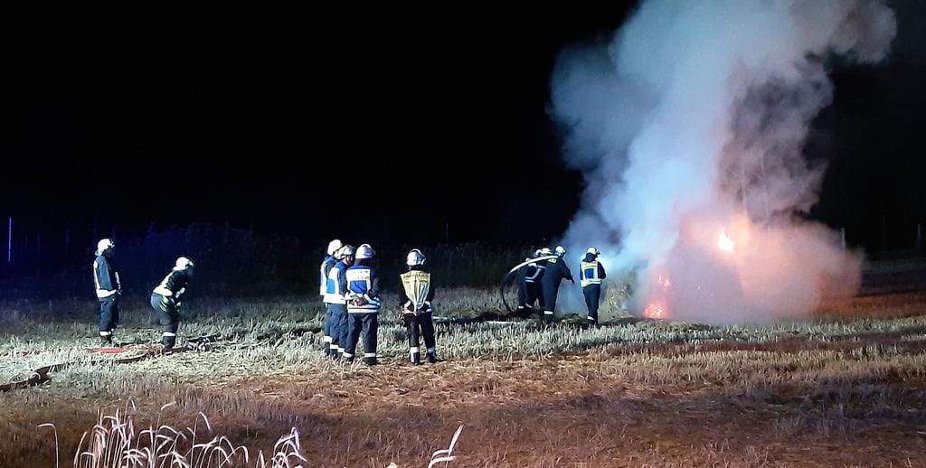 Die Genthiner Feuerwehr war am späten Montagabend bei Löscharbeiten gefordert.