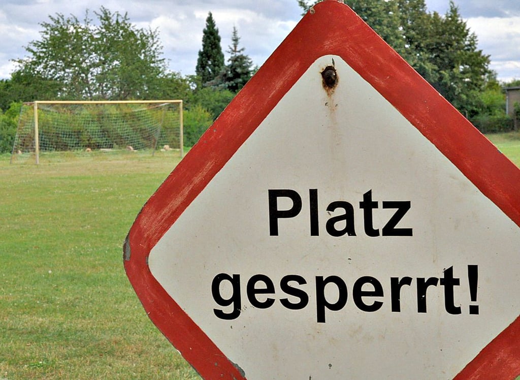 Ein halbes Jahr ist der große Sportplatz gesperrt. Die Spiele finden auswärts statt, Training auf dem kleinen Platz.