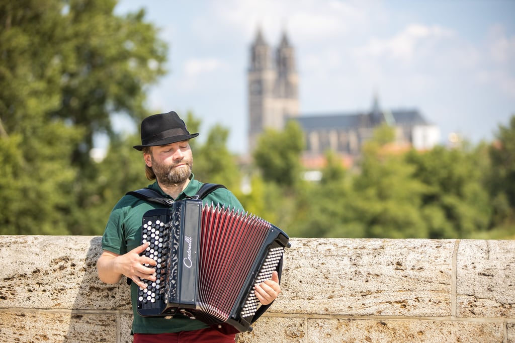 Akkordeonist Martin Müller aus Magdeburg gibt seine erste CD heraus.