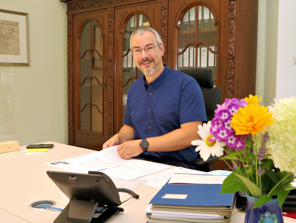 Stefan Schmidt hat am Montag seinen ersten offiziellen Arbeitstag als hauptamtlicher Bürgermeister der Stadt Annaburg gehabt.