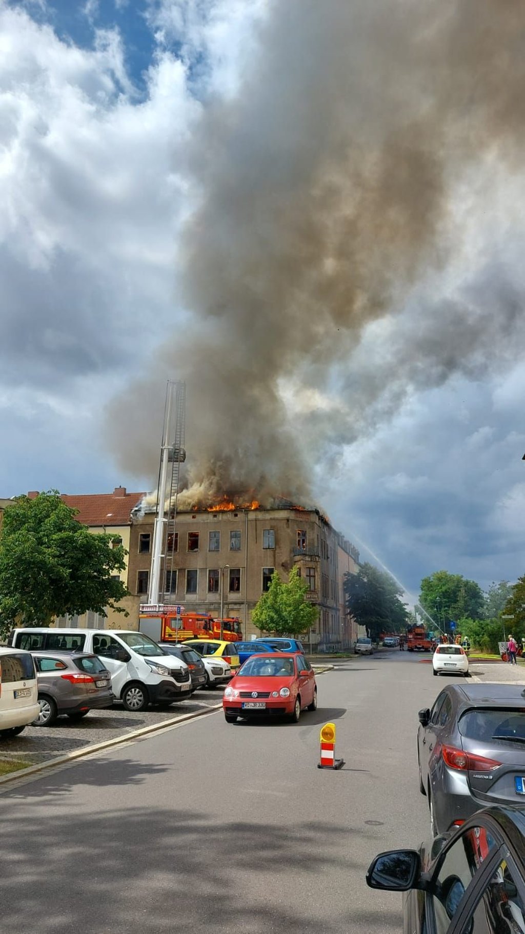 Der Qualm liegt über dem gesamten Stadtzentrum.
