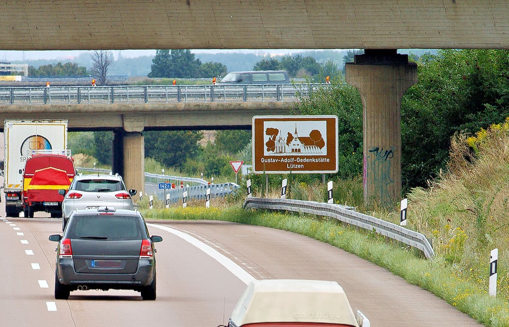 Das einzige Lützener Aushängeschild an der Autobahn 9 befindet sich direkt am Kreuz Rippachtal.
