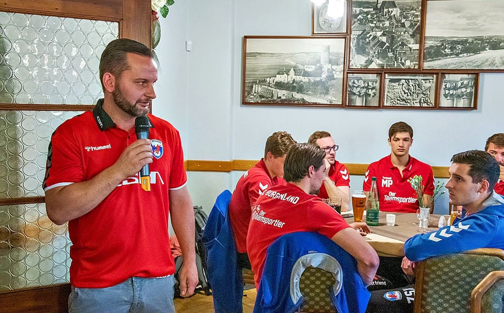 Warme Worte für die Unterstützer gibt es von Cheftrainer Steffen Baumgart.