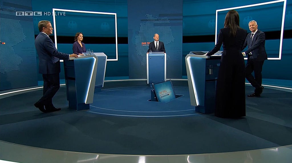 Triell im TV: Die Kanzlerkandidaten Armin Laschet (v.l.), Annalena Baerbock und Olaf Scholz werden von den Moderatoren Pinar Atalay und Peter Kloeppel befragt.