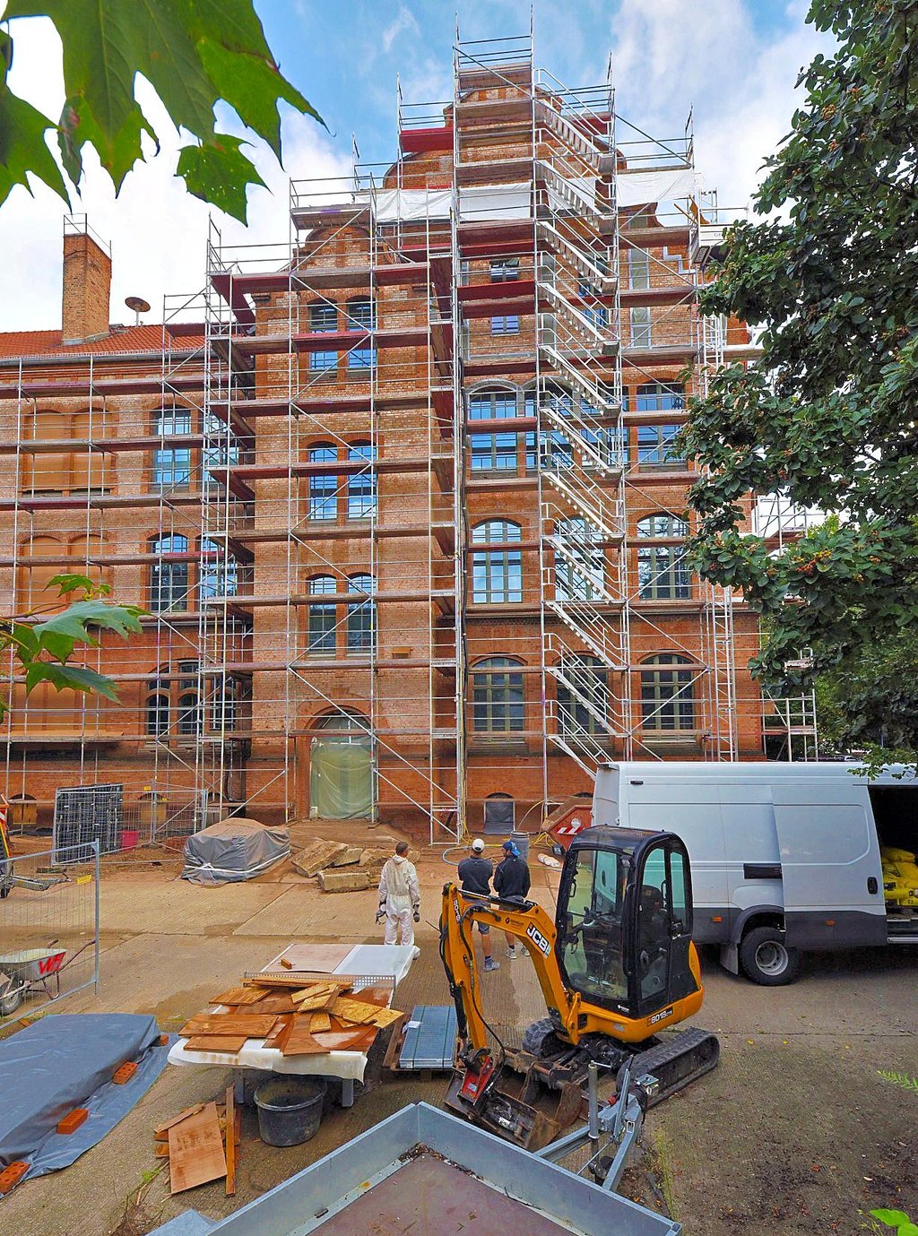 Die Fassade des historischen Gebäudes des Gymnasiums Stephaneum Aschersleben wird saniert.