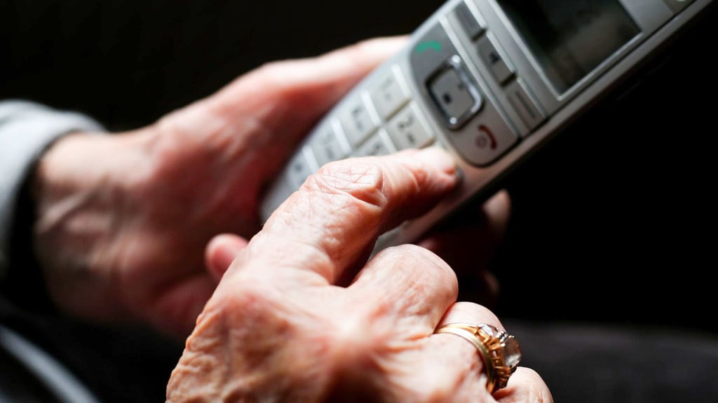 Achtung bei dubiosen Anrufen: Der Enkeltrick wird von Kriminellen meist über das Telefon eingefädelt.