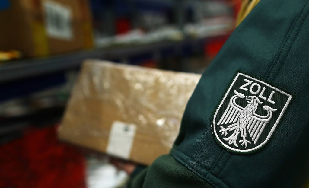 Der Zoll hat in mehreren Nagelstudius Schwarzarbeit aufgedeckt.