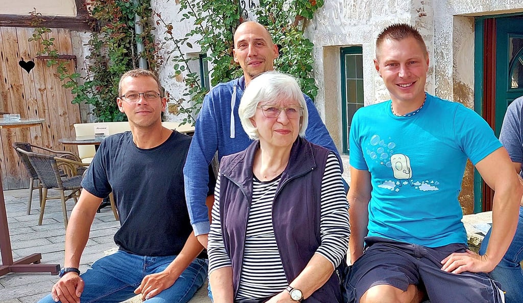 So einen jungen Vorstand gab es noch nie: Marius Rohde, Rene Danschke und Carsten Aldinger (von links) wollen gemeinsam mit Karin Richter den Männer-Gesang-Verein 1879 Oebisfelde aus dem Corona-Schlaf herausholen.