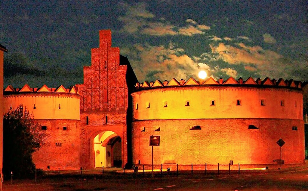 Dass auch heutzutage das Salzwedeler Tor noch ein Wahrzechen der Stadt Gardelegen ist, ist König Friedrich Wilhelm IV. zu verdanken. Er setzte sich für seinen Erhalt ein, als die Stadtväter das Nadelöhr für den Hopfentransport abreißen wollten.
