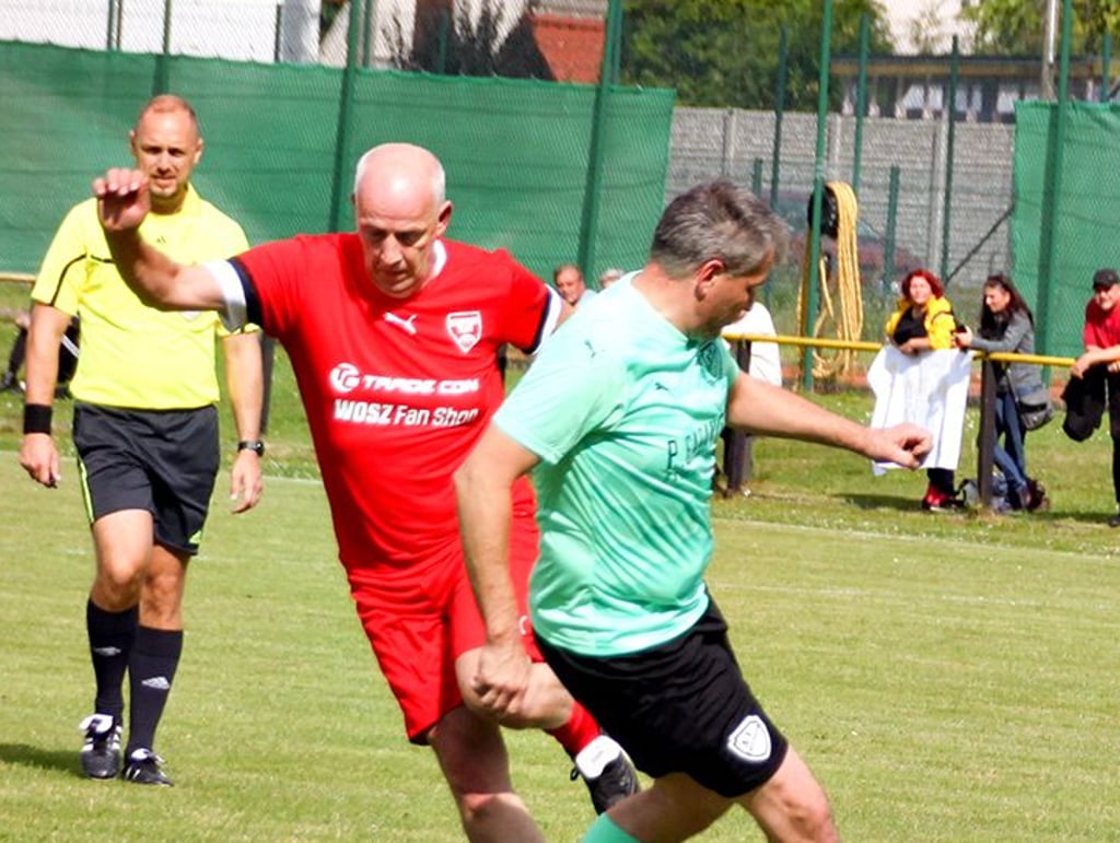 Mario Basler (in rot) hat in Edderitz sein Können gezeigt.